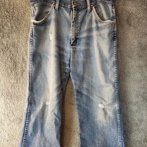 Wrangler Denim Jeans Mens Size 34 X 32 Medium Wash Distressed Blue Jeans